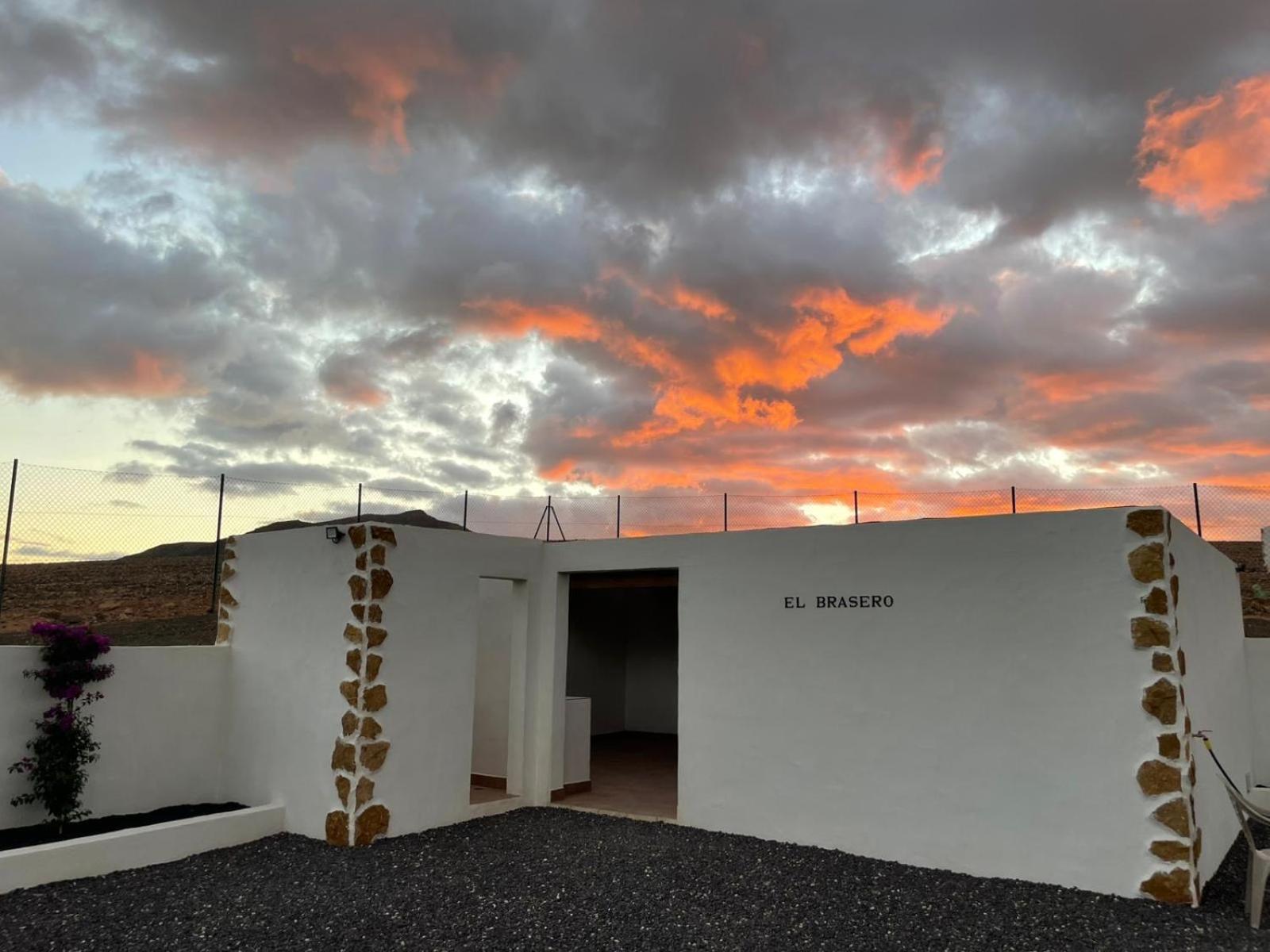 Apartamentos Violante Туйнехе Экстерьер фото